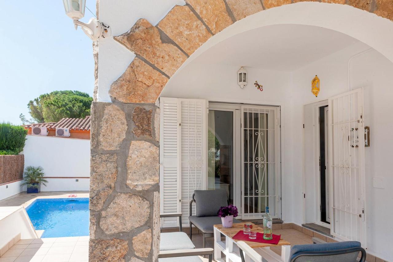 Laia Villa L'Escala Exterior photo